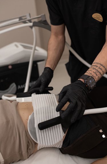 Процес апаратної процедури BodyLab — корекція контурів тіла